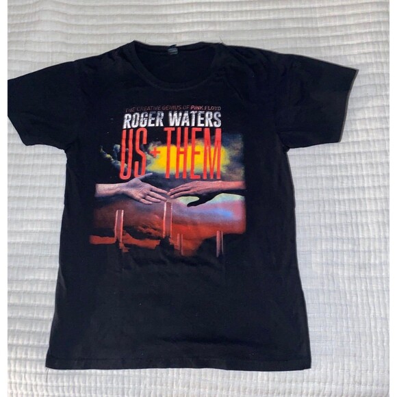 Roger Waters Us and Them 2017 Tour Men's Pink Floyd 2 SIDED Concert Tee - Medium - Picture 1 of 5